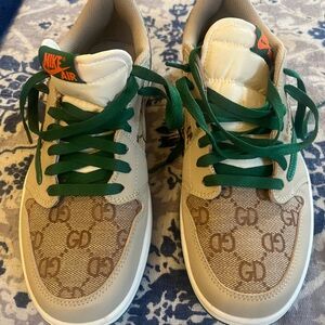 Nike sneakers size 9 Gucci print. Beautiful, stylish and so comfortable.